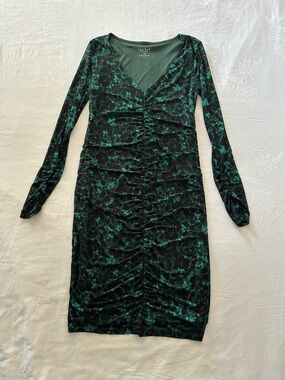 Ingrid & Isabel Black and Dark Green Floral Ruched Long-Sleeve Dress
